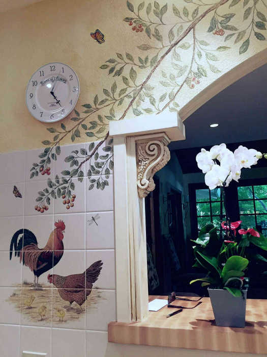 Marilyns Roosters Hens Chicks kitchen backsplash tiles, installation closeup of Welsummer rooster, hen and chicks.