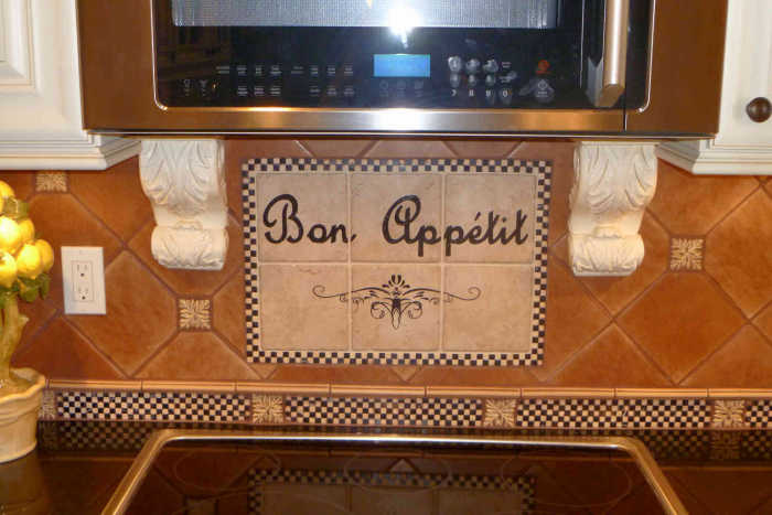 Kathleens Bon Appetit kitchen saying mural, installed in kitchen as a backsplash. Artist Julia Sweda.